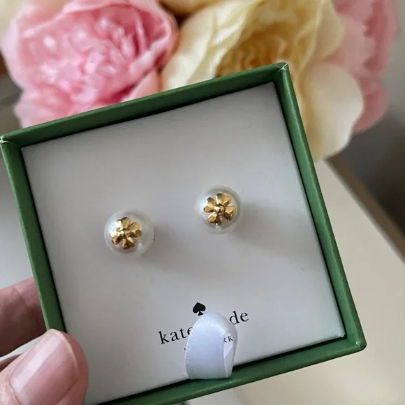 Kate Spade New York "Pearls On Pearls" stud earrings - Picture 3 of 10